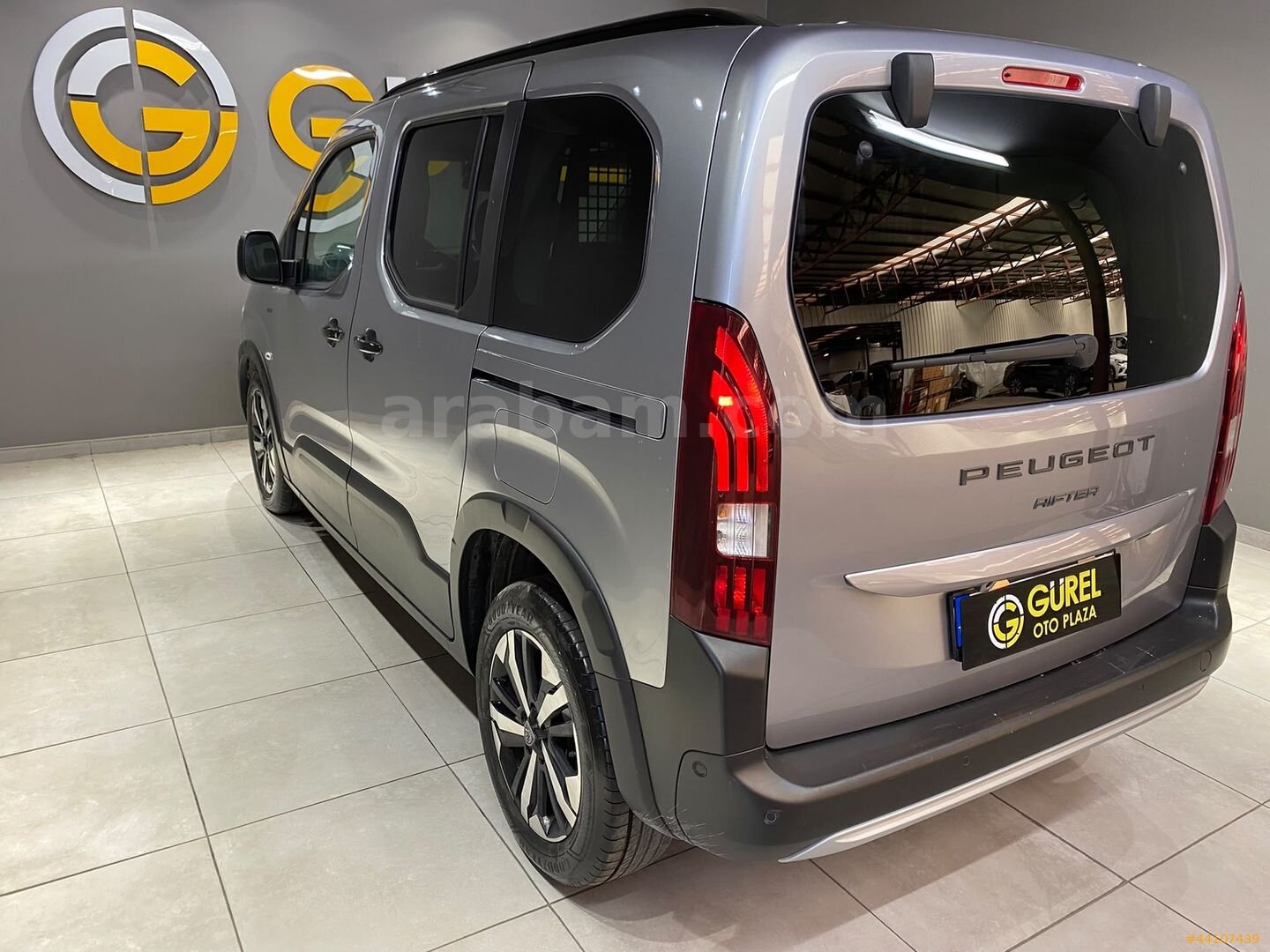 Galeriden Peugeot Rifter 1.5 BlueHDI GT 2026 Model İzmir 22.871 km Gri 4