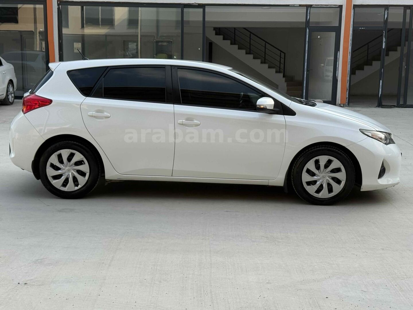 Galeriden Toyota Auris 1.33 Life 2013 Model Osmaniye 110.000 km Beyaz 5