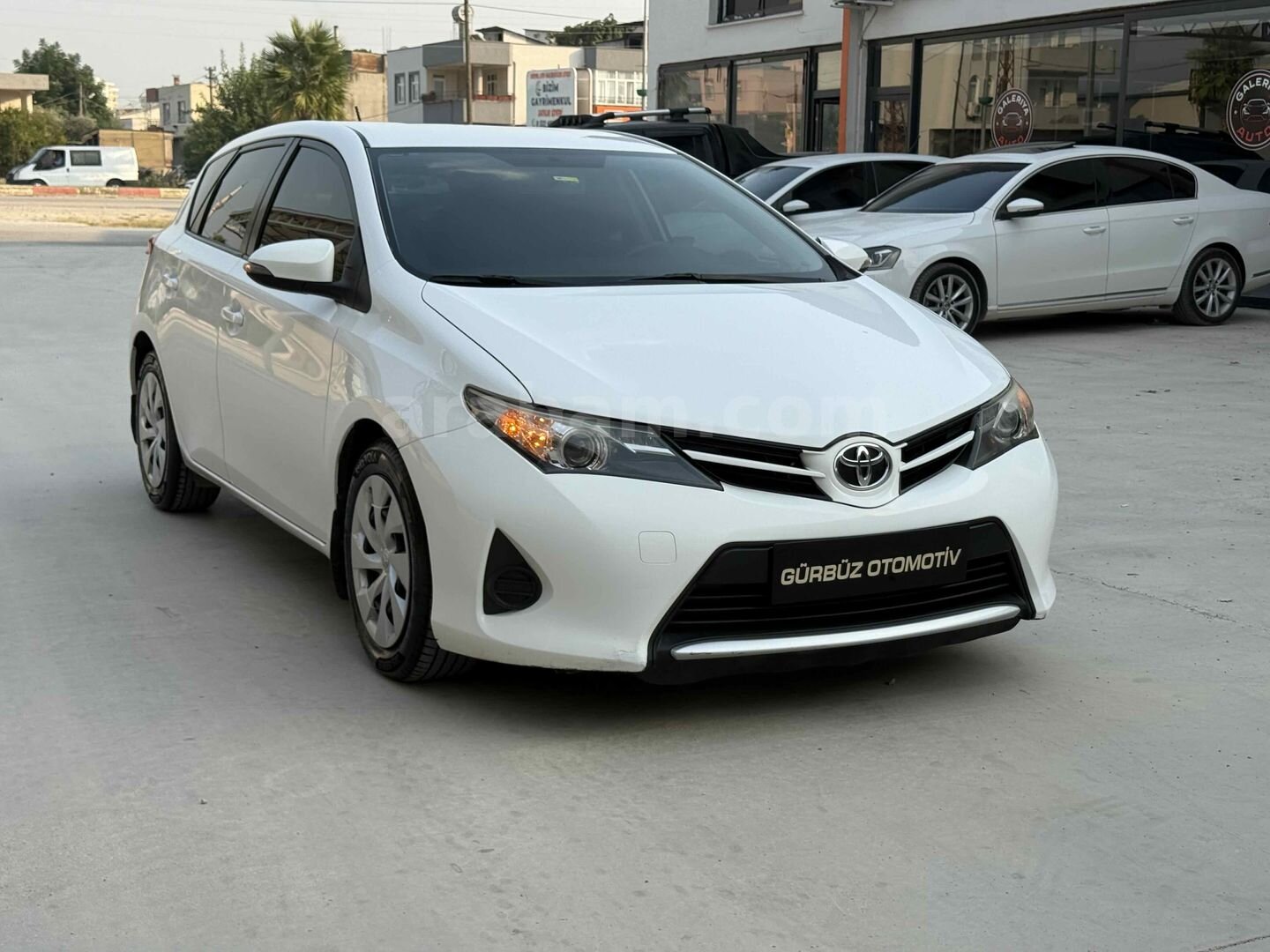Galeriden Toyota Auris 1.33 Life 2013 Model Osmaniye 110.000 km Beyaz 2