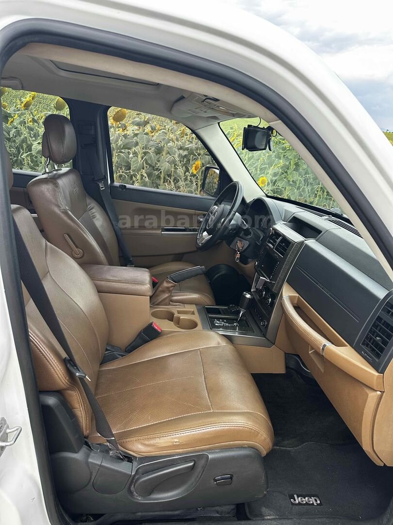Sahibinden Jeep Cherokee 2.8 CRD 2012 Model Çanakkale 279.000 km Beyaz 7