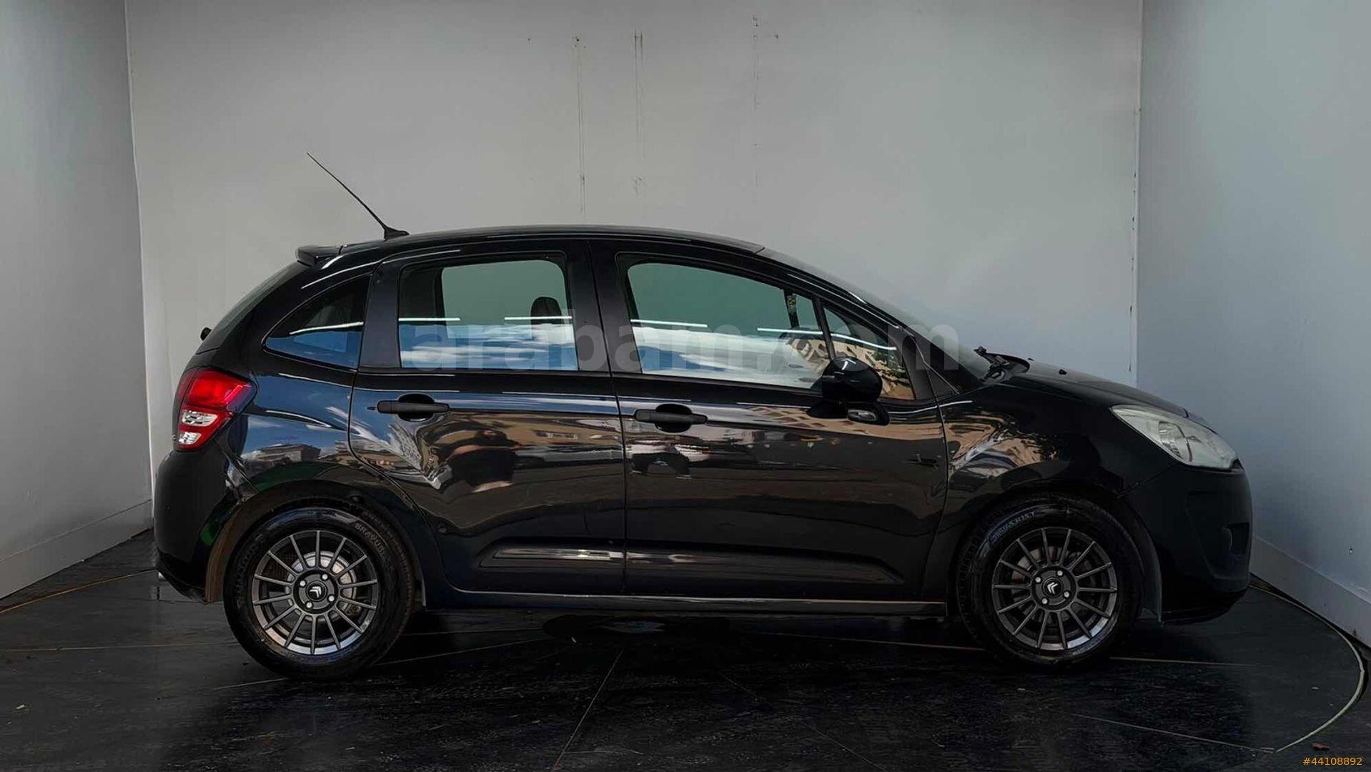 Galeriden Citroen C3 1.4 HDi Attraction 2010 Model İstanbul 225.000 km Siyah 5