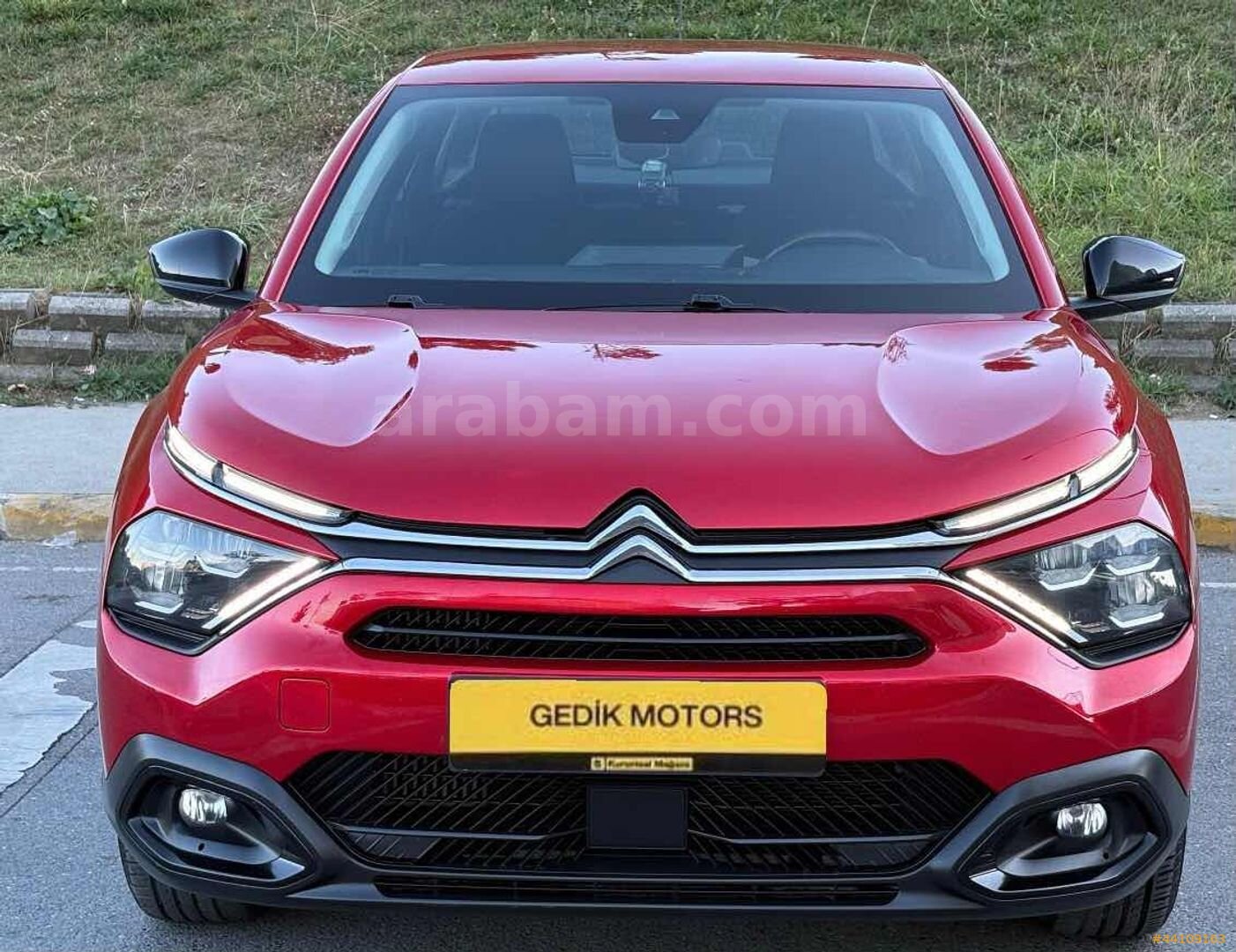 Galeriden Citroen C4 X 1.2 PureTech Feel Bold 2023 Model İstanbul 108.000 km Kırmızı 2