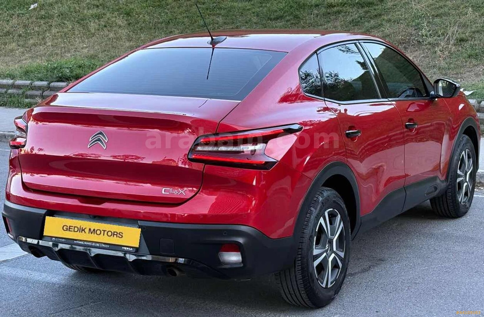 Galeriden Citroen C4 X 1.2 PureTech Feel Bold 2023 Model İstanbul 108.000 km Kırmızı 7