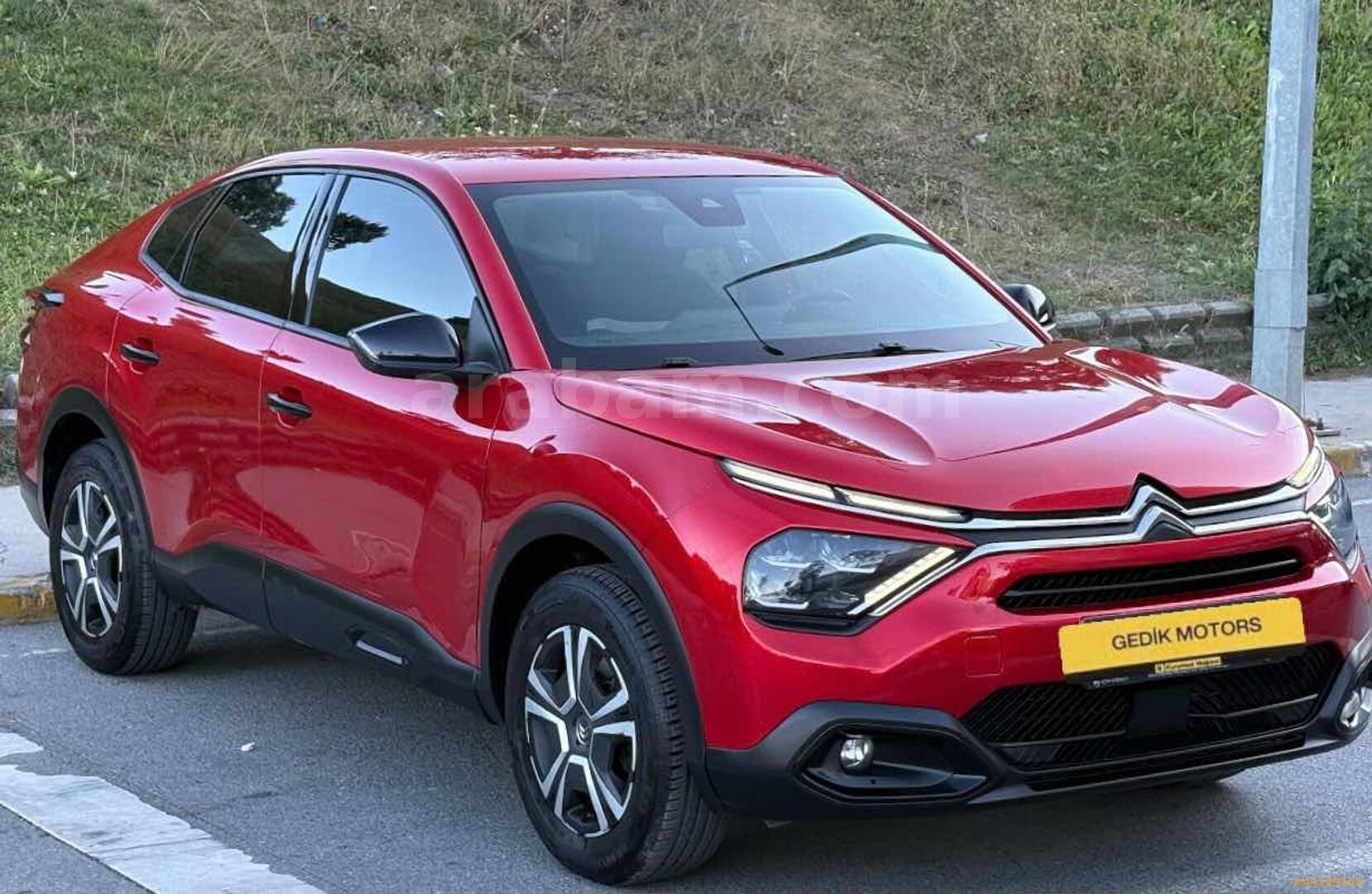 Galeriden Citroen C4 X 1.2 PureTech Feel Bold 2023 Model İstanbul 108.000 km Kırmızı 4