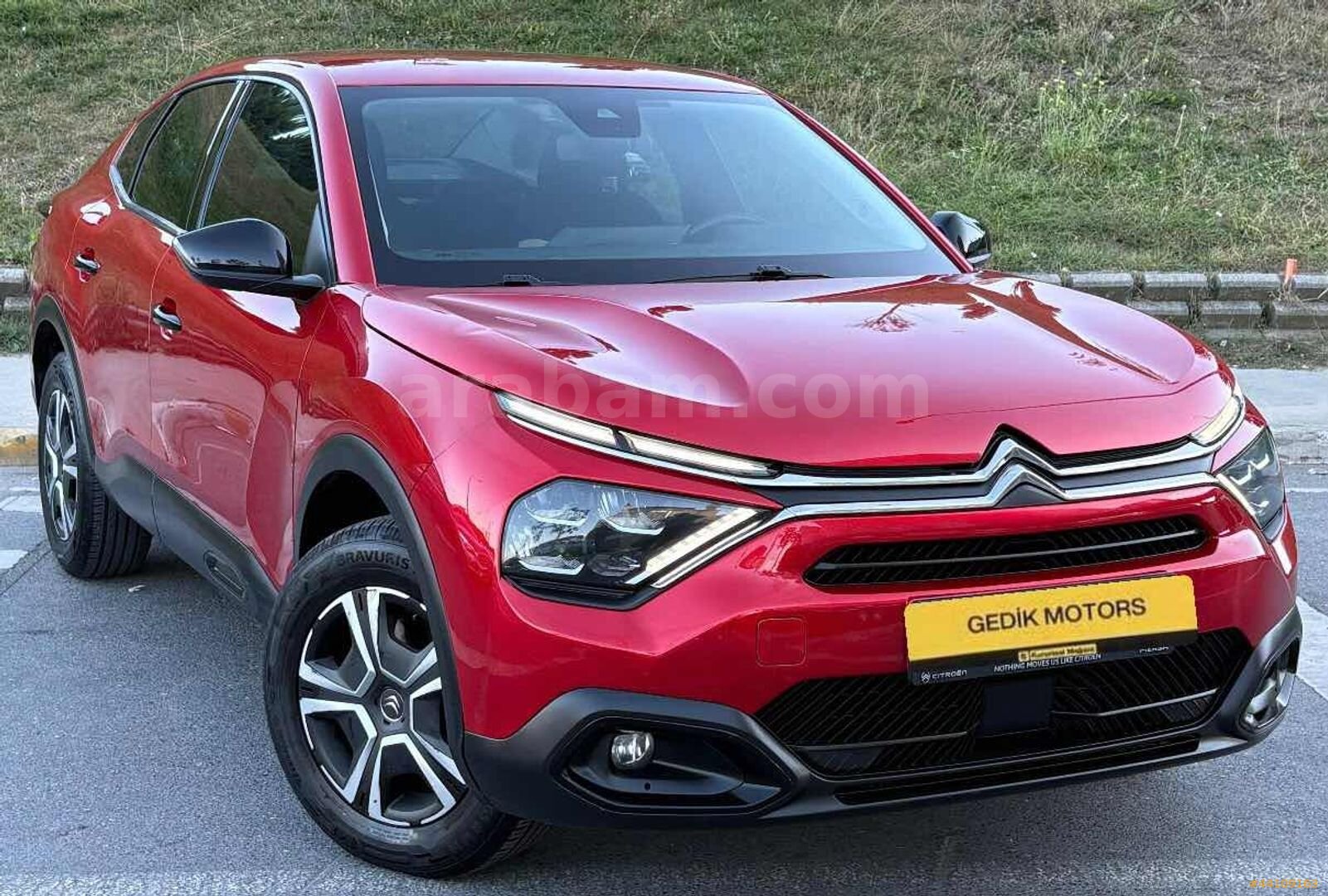 Galeriden Citroen C4 X 1.2 PureTech Feel Bold 2023 Model İstanbul 108.000 km Kırmızı 1