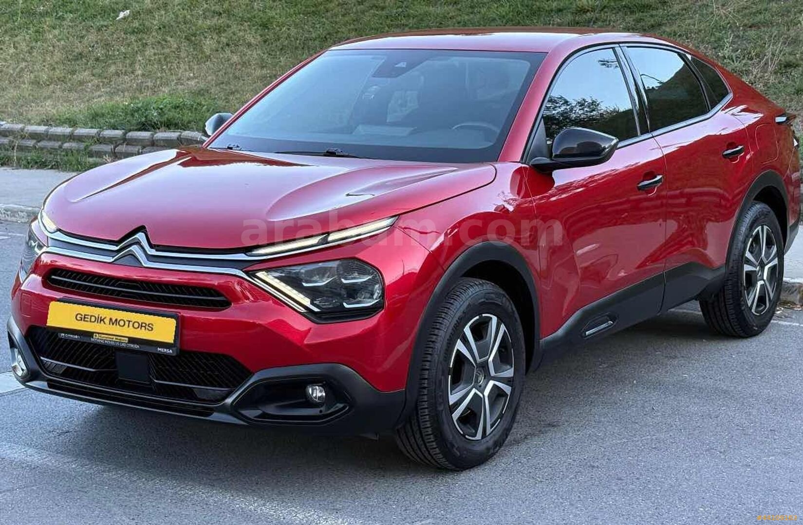 Galeriden Citroen C4 X 1.2 PureTech Feel Bold 2023 Model İstanbul 108.000 km Kırmızı 3