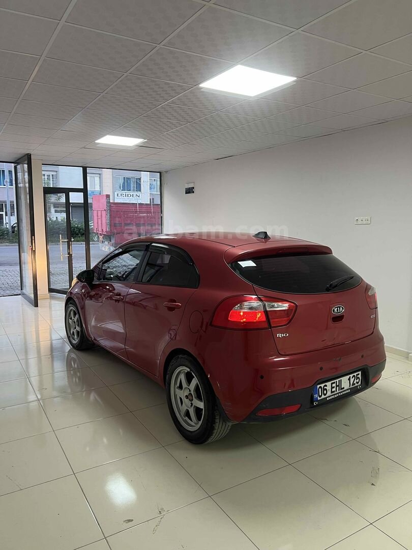 Sahibinden Kia Rio 1.4 CRDi Fancy 2012 Model Erzurum 315.000 km Kırmızı 4
