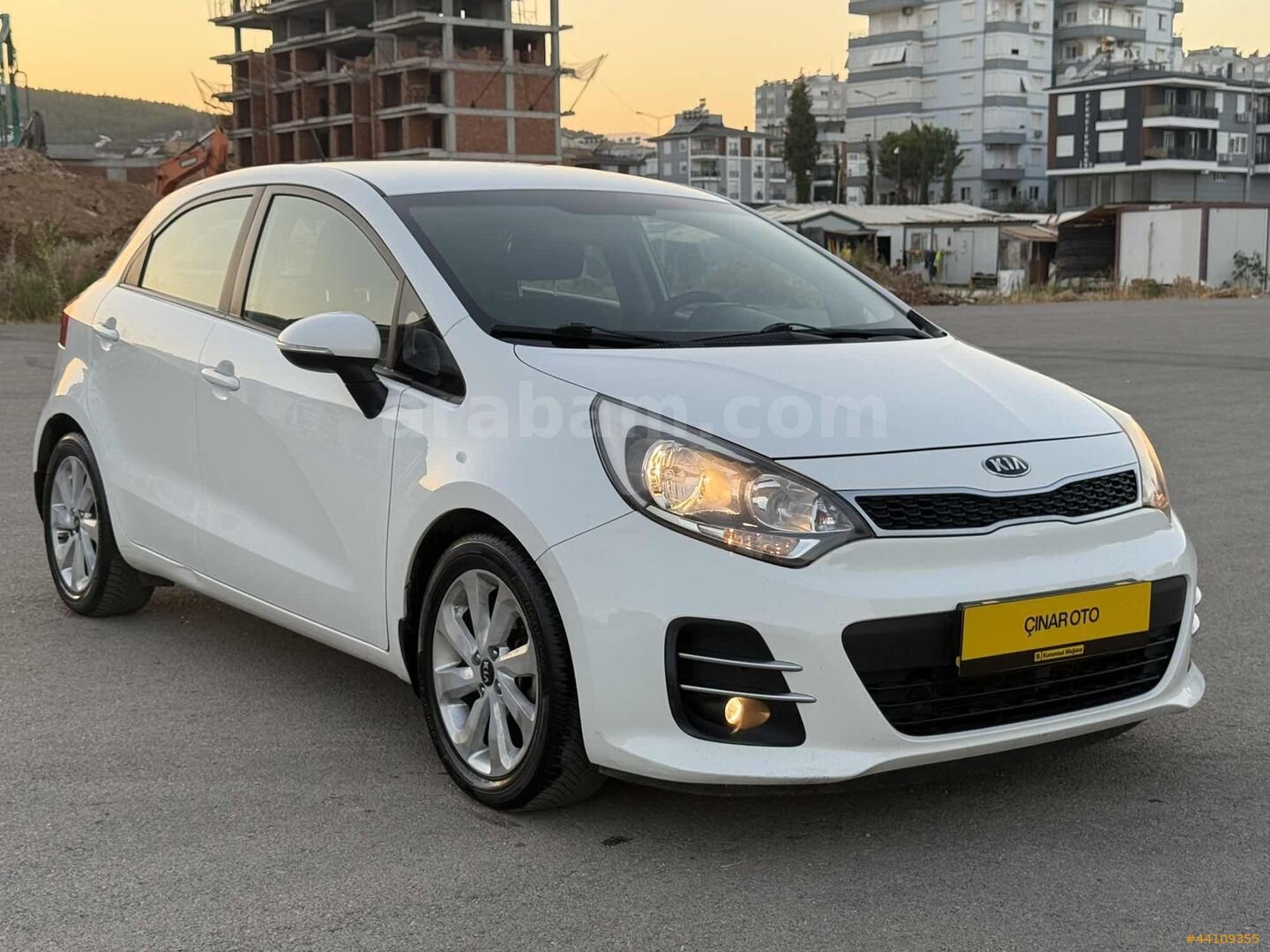 Galeriden Kia Rio 1.4 CRDi Concept 2015 Model Antalya 135.000 km Beyaz 5