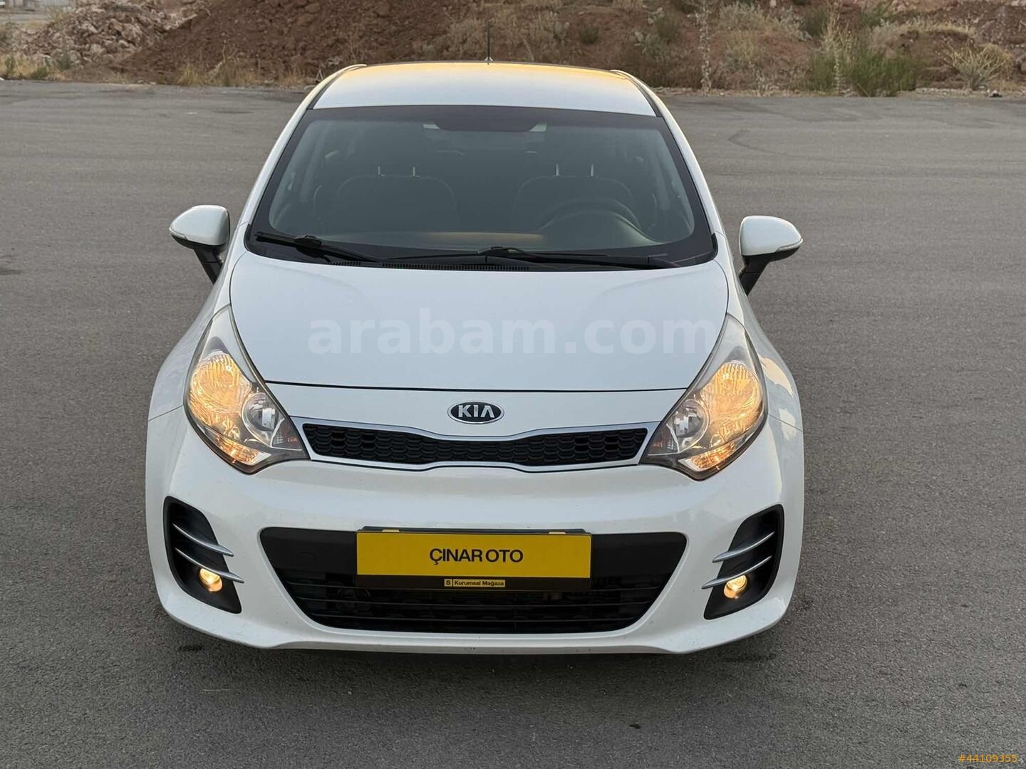 Galeriden Kia Rio 1.4 CRDi Concept 2015 Model Antalya 135.000 km Beyaz 4