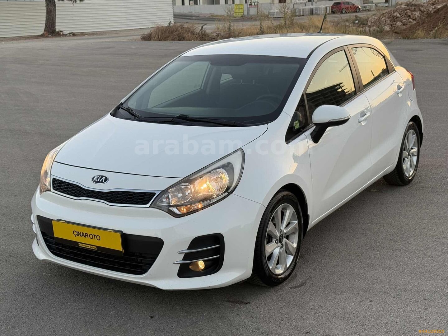 Galeriden Kia Rio 1.4 CRDi Concept 2015 Model Antalya 135.000 km Beyaz 1