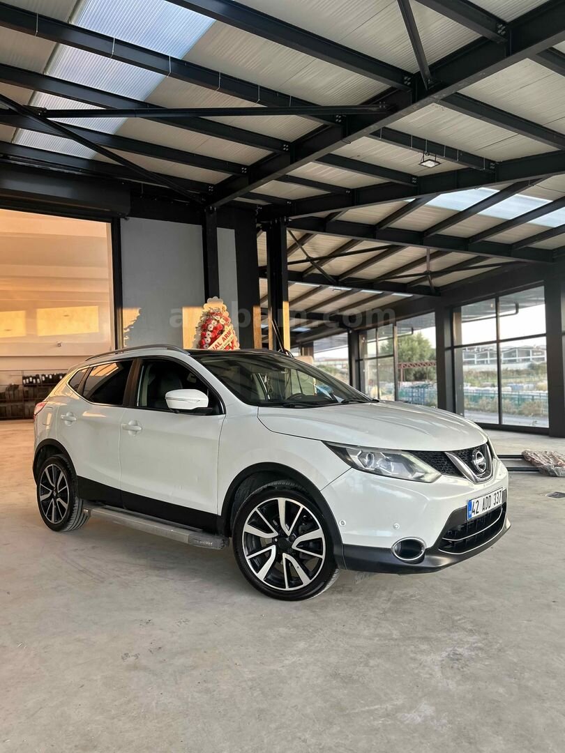 Sahibinden Hatasız Nissan Qashqai 1.5 dCi Platinum Premium Pack 2014 Model 2