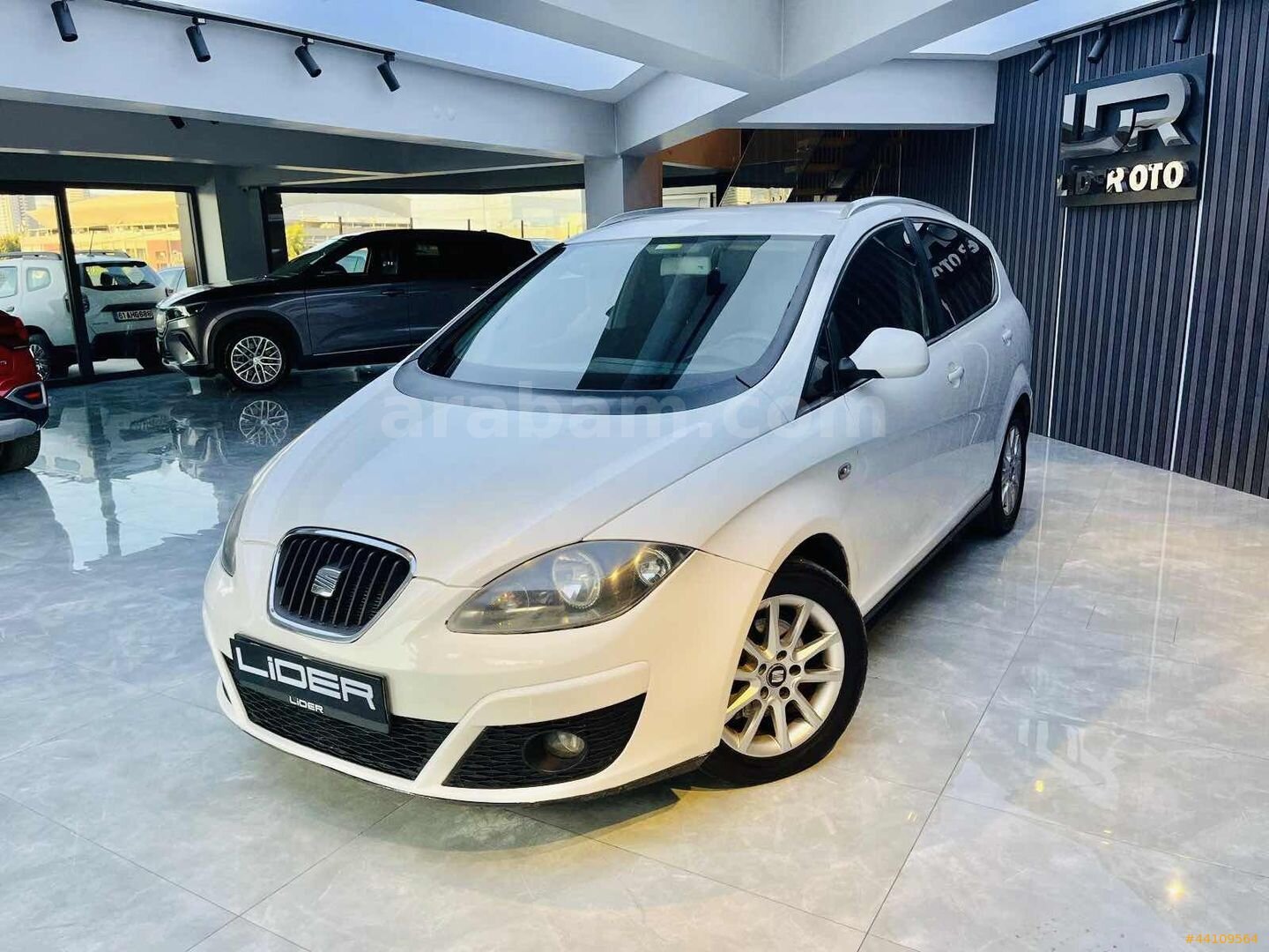 Galeriden Seat Altea 1.6 TDI Style XL 2012 Model İzmir 269.000 km Beyaz 2