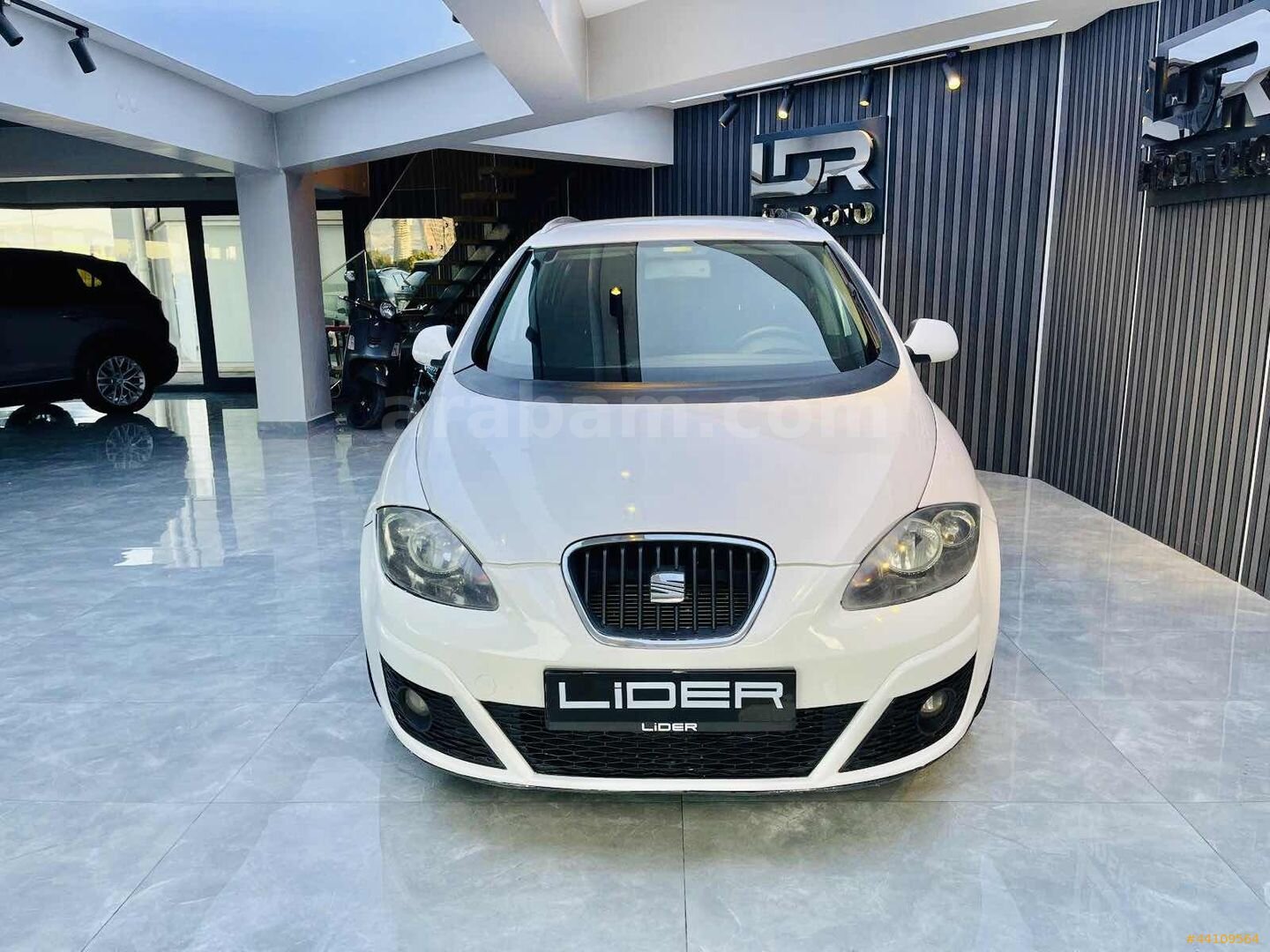 Galeriden Seat Altea 1.6 TDI Style XL 2012 Model İzmir 269.000 km Beyaz 3
