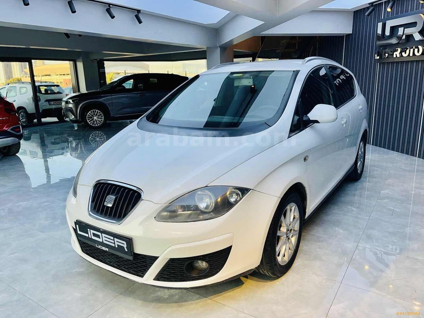 Galeriden Seat Altea 1.6 TDI Style XL 2012 Model İzmir 269.000 km Beyaz 5
