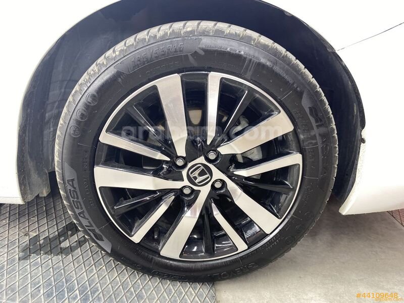 Galeriden Honda City 1.5 i-VTEC Executive 2021 Model İstanbul 84.058 km Beyaz
