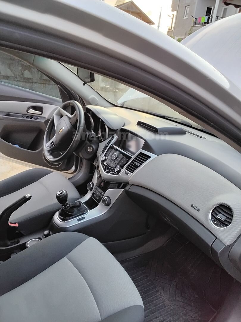 Sahibinden Kapalı garaj Araç Cruze 1.6 LS 2010 Model 6