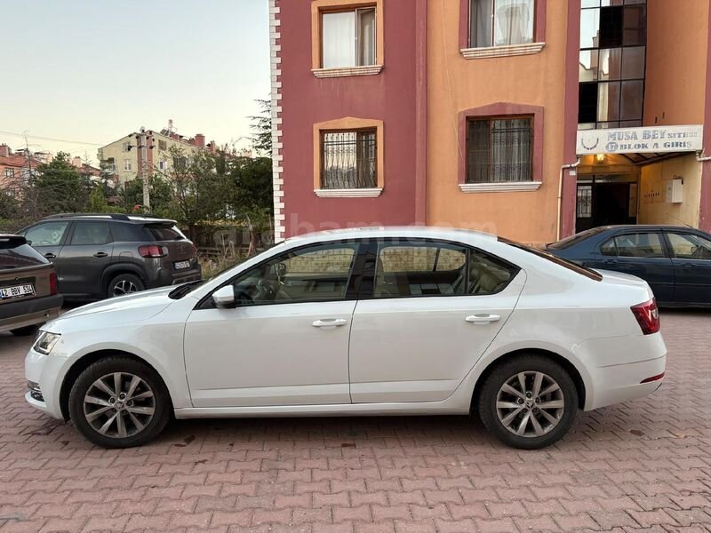 Sahibinden Skoda Octavia 1.6 TDI Style 2019 Model 82000 km Beyaz