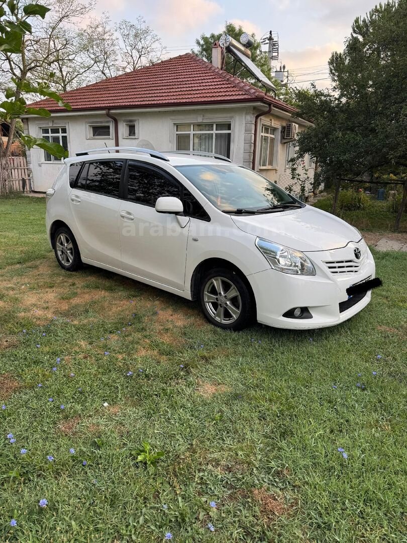 Sahibinden Toyota Verso 1.6 Premium 2011 Model 3