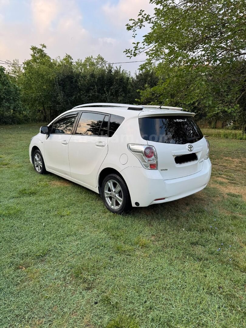 Sahibinden Toyota Verso 1.6 Premium 2011 Model 4
