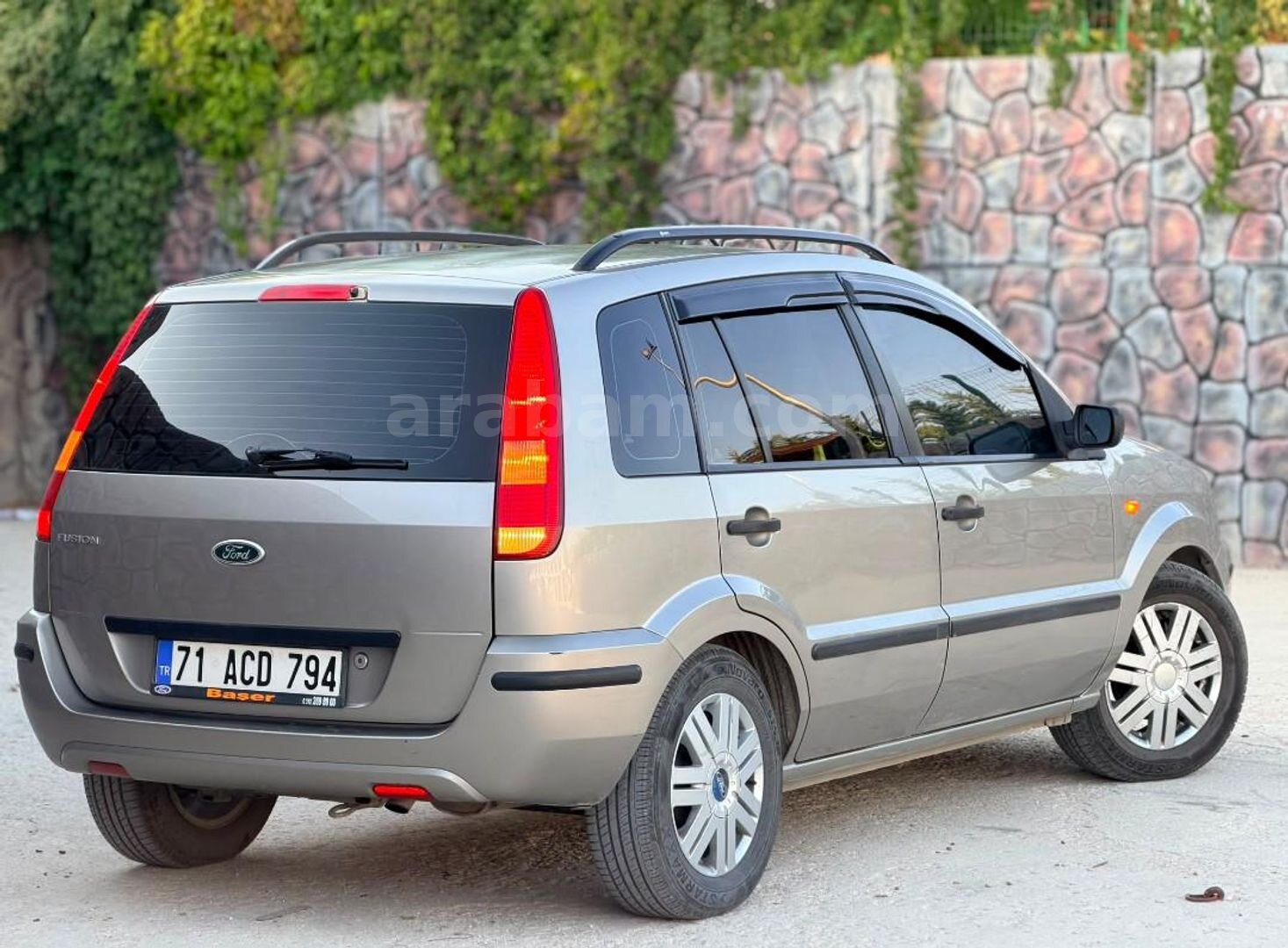 Sahibinden Ford Fusion 1.6 Lux 2004 Model 295 km Gri (titanyum) 5