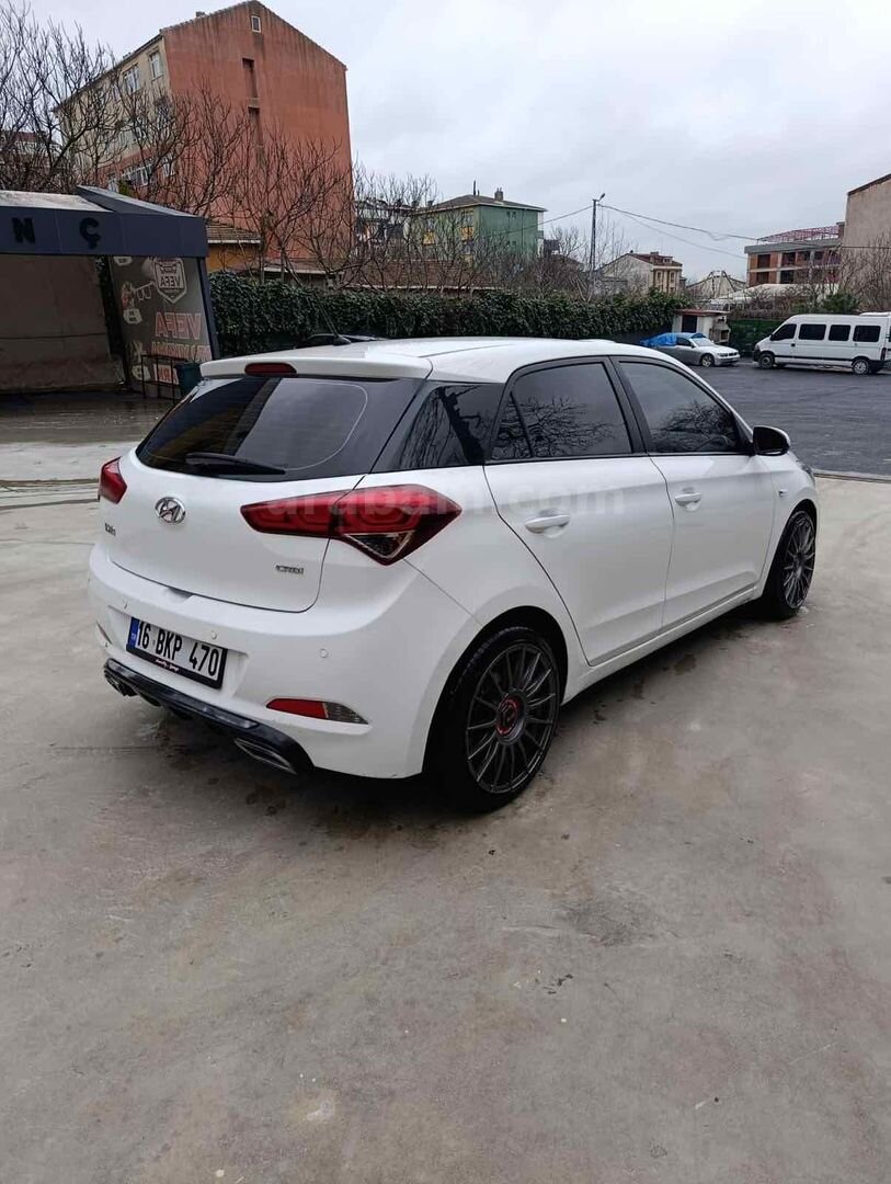 Sahibinden Hyundai i20 1.4 CRDi Jump 2017 Model İstanbul 172.000 km Beyaz 4