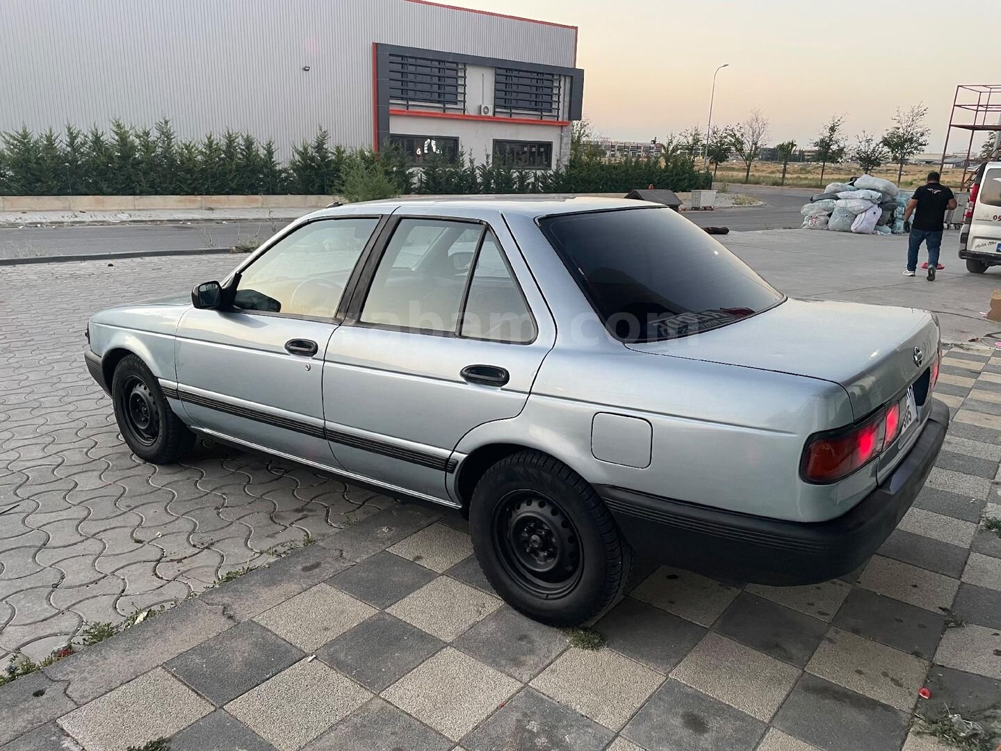 Sahibinden Nissan Sunny 1.6 LX 1992 Model 258.450 km Mavi (metalik) 3
