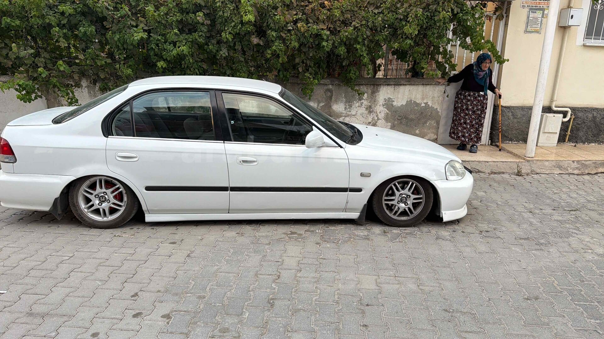 Sahibinden Honda Civic 1.4 i S 1998 Model 2