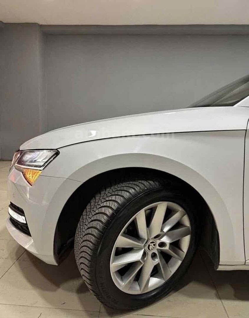 Sahibinden Skoda SuperB 1.5 TSI Elite 2022 Model 87000 km Beyaz 5