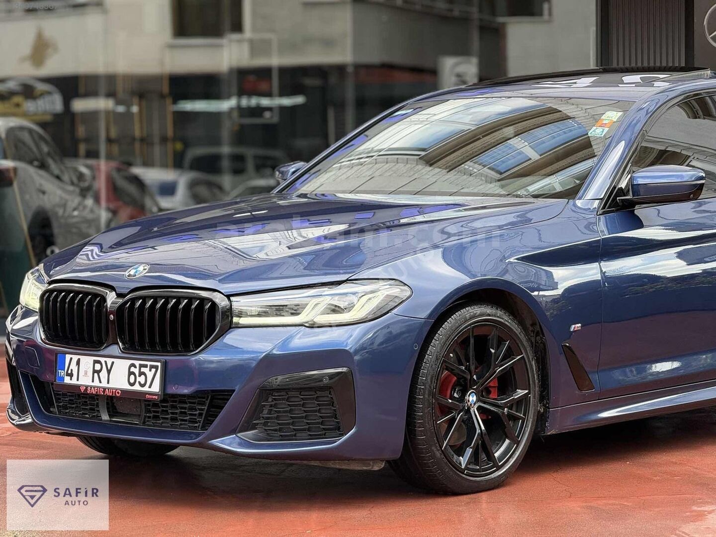 SAFİR AUTO 2023 BMW 5.20İ 50.YEAR M SPORT LAZER SHADW ARKA KLİMA 7