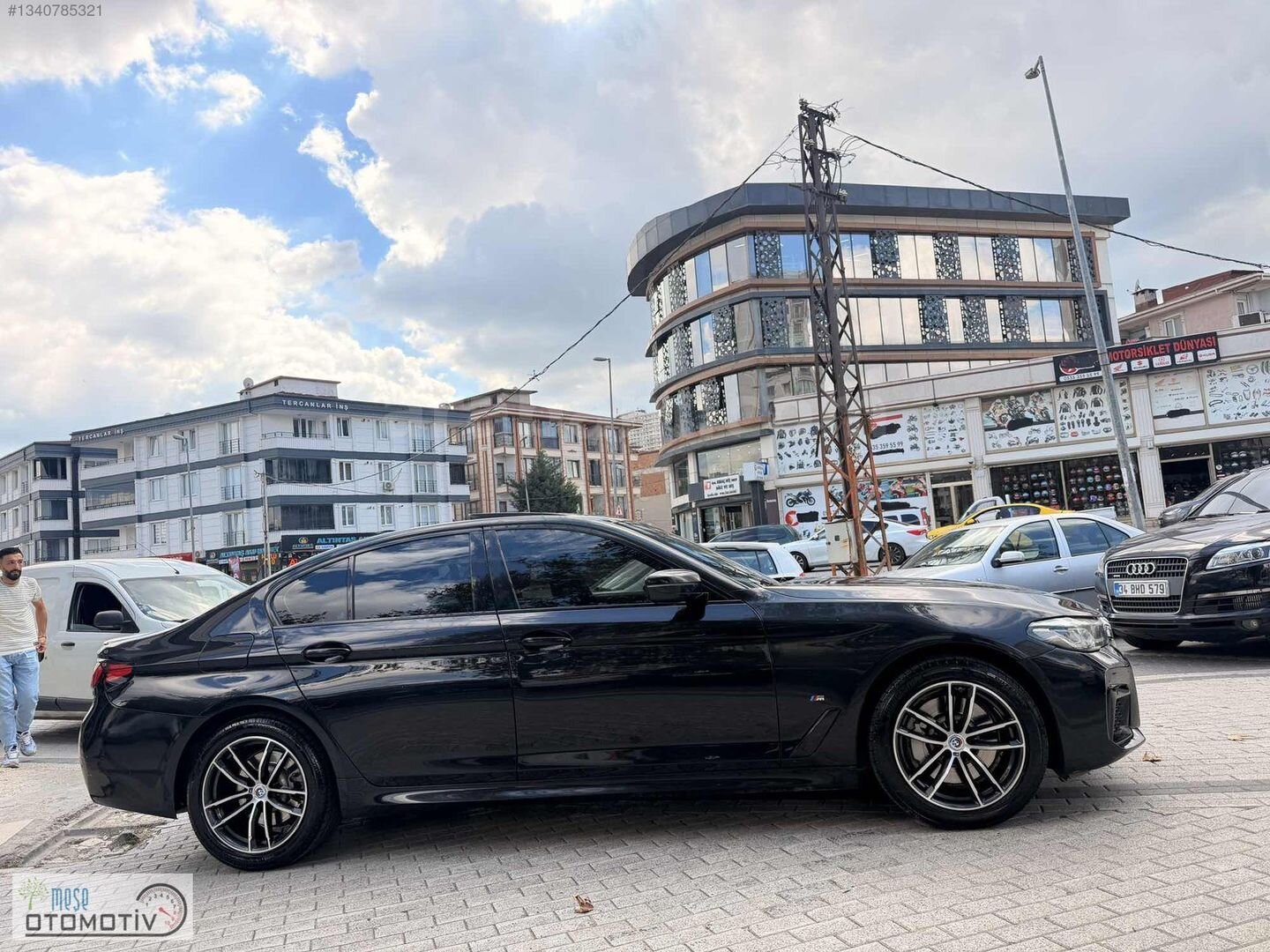 MEŞE MOTORS 2022 530İ X DRİVE 252 HP M SPORT İÇİ TABA + HARMAN 7