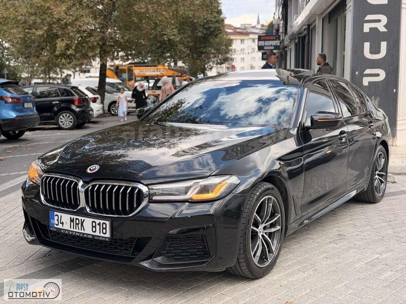 MEŞE MOTORS 2022 530İ X DRİVE 252 HP M SPORT İÇİ TABA + HARMAN 1