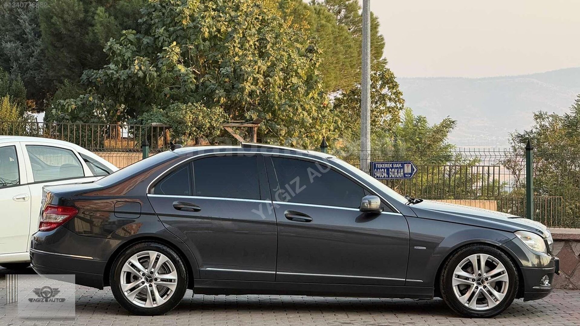 YAĞIZ AUTODAN 2010 c180 cam tavan benzin LPG 3