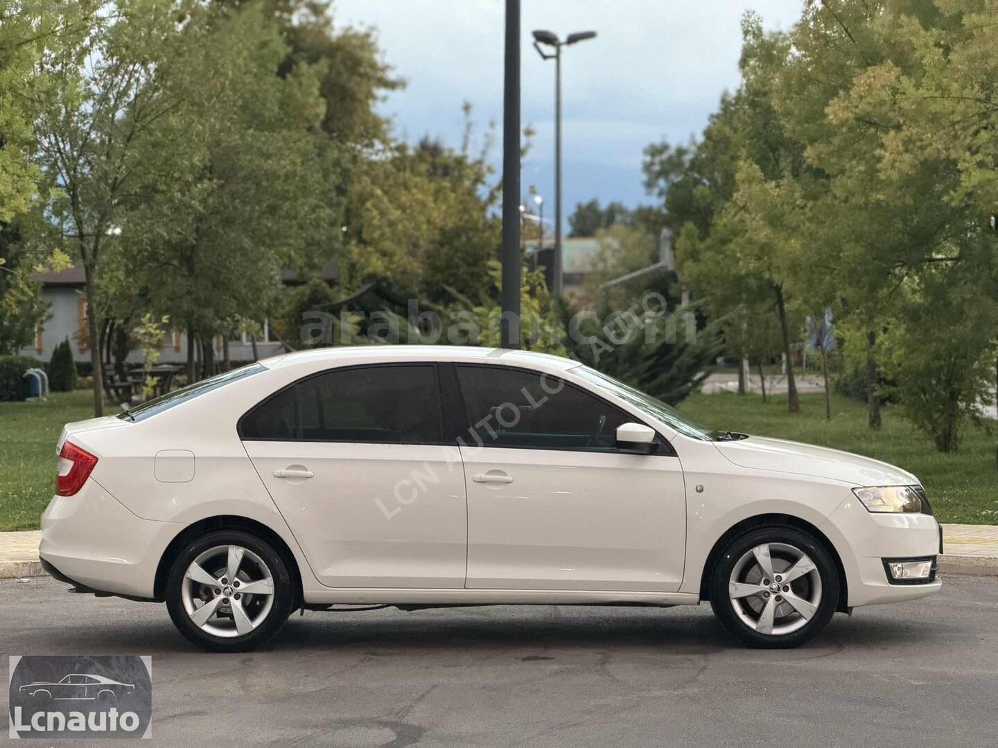 2015 SKODA RAPİD 1.6 TDI OTOMATİK 175 KM EMSALSİZ TEMİZLİKTE 4