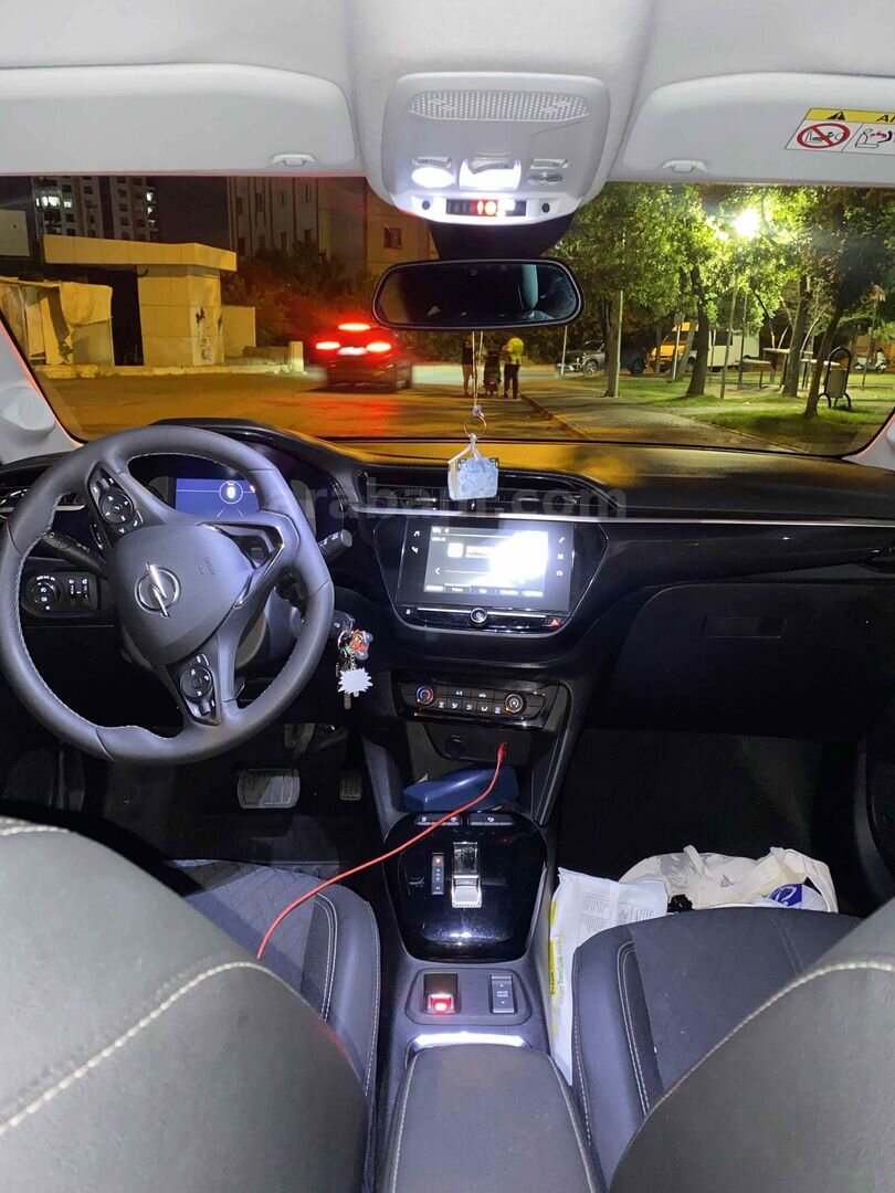 Sahibinden Opel Corsa 1.2 T Elegance 2023 Model 30.000 km Beyaz 3