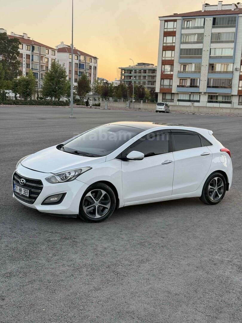 Sahibinden Hyundai i30 1.6 CRDi Style Design Pack 2015 Model 4