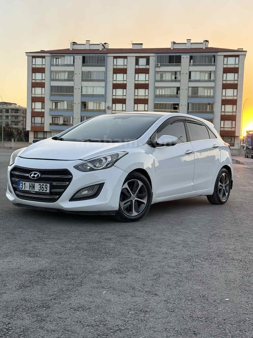 Sahibinden Hyundai i30 1.6 CRDi Style Design Pack 2015 Model 1