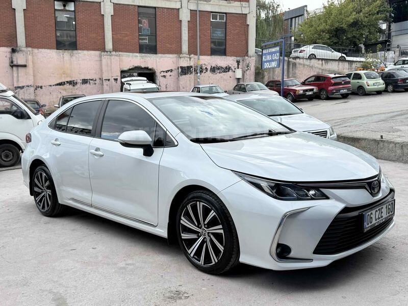 Galeriden Toyota Corolla 1.5 Flame X-Pack 2022 Model Ankara