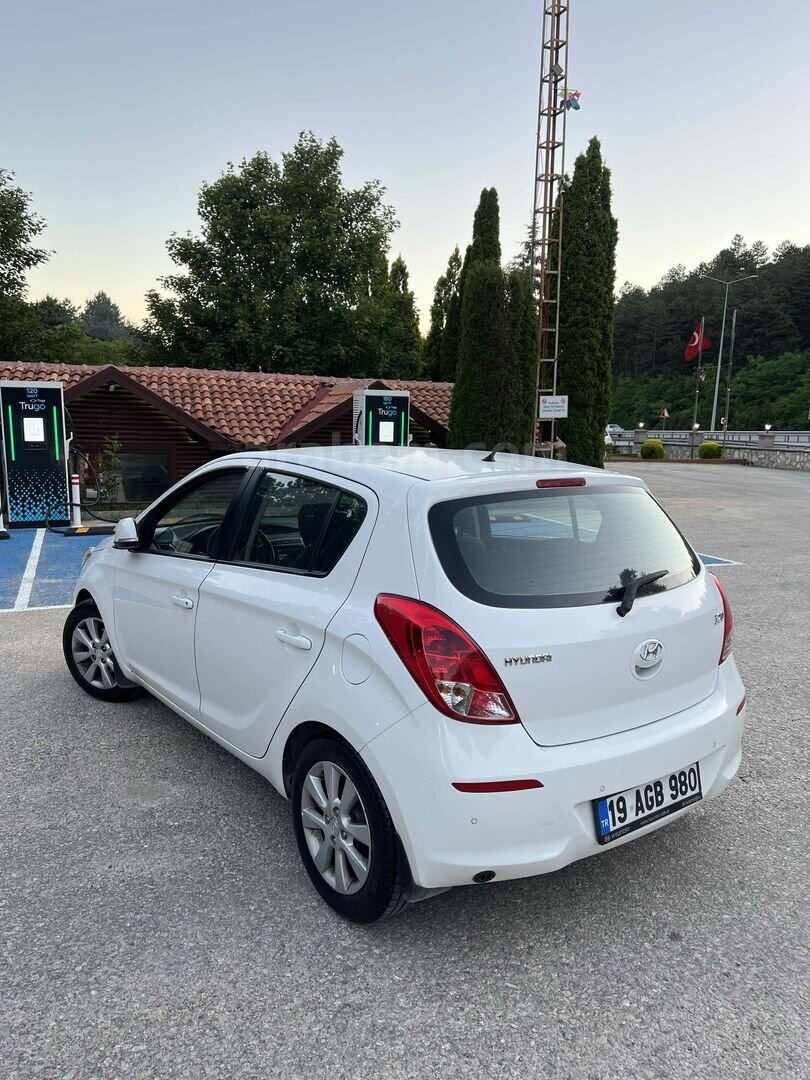 Sahibinden Hyundai i20 1.4 CVVT Sense 2014 Model 2