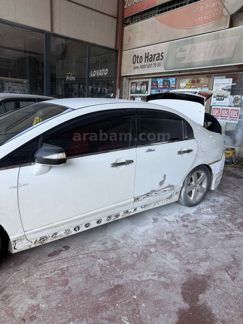 Sahibinden Honda Civic 1.6 Premium 2012 Model 247.000 km Beyaz 5