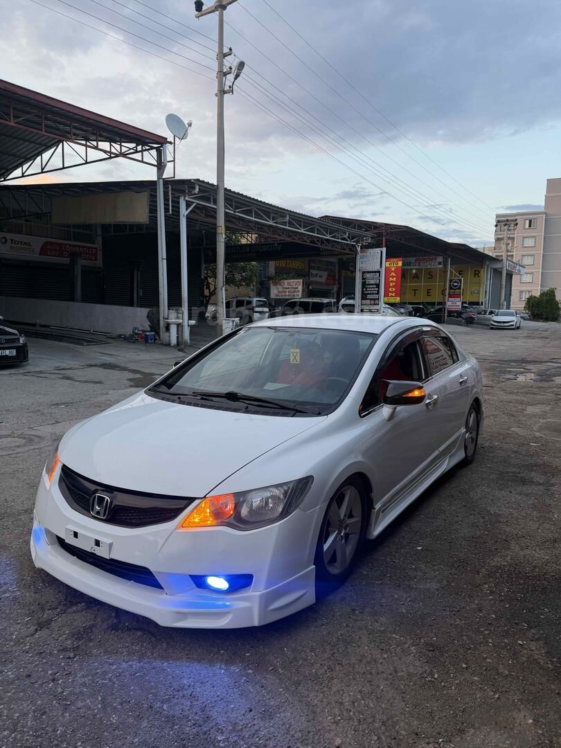 Sahibinden Honda Civic 1.6 Premium 2012 Model 247.000 km Beyaz 4