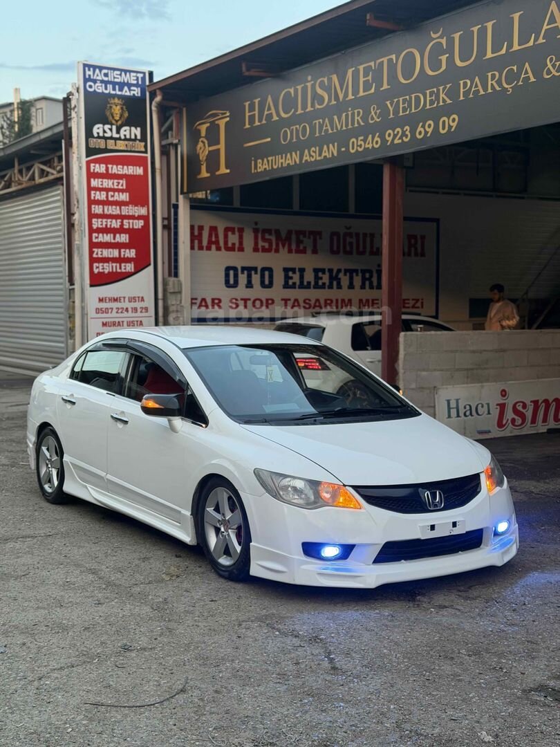 Sahibinden Honda Civic 1.6 Premium 2012 Model 247.000 km Beyaz 3