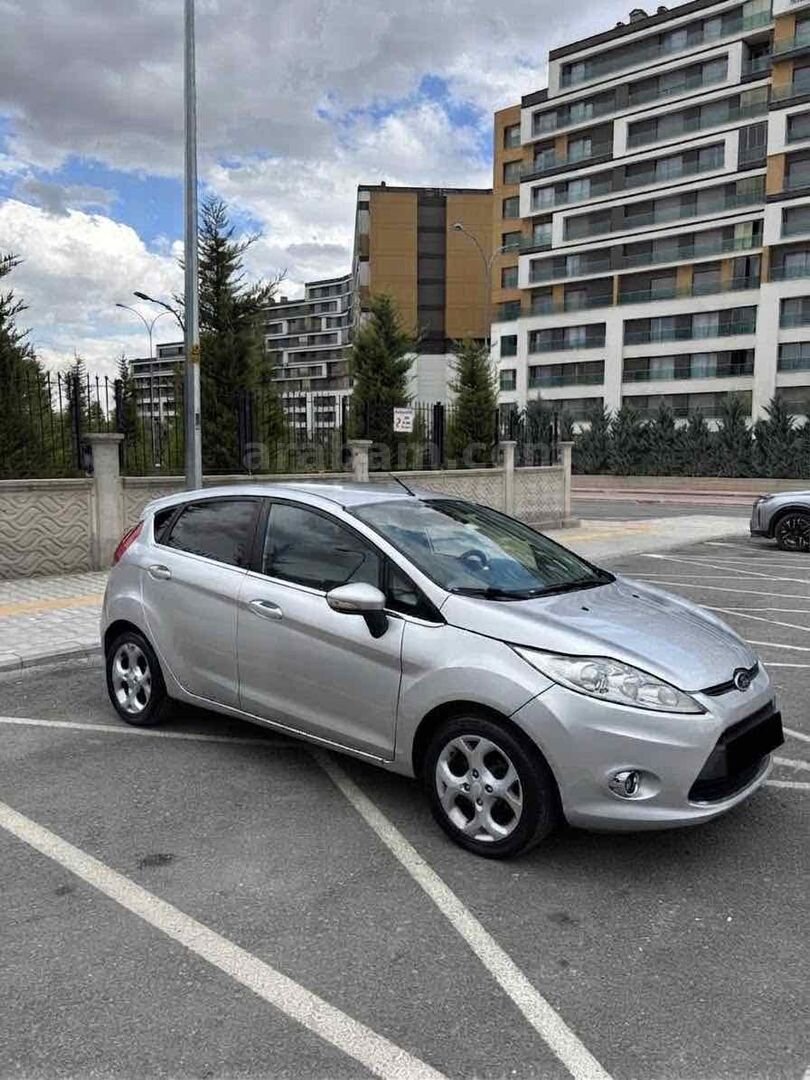Sahibinden Ford Fiesta 1.4 Titanium 2011 Model 3