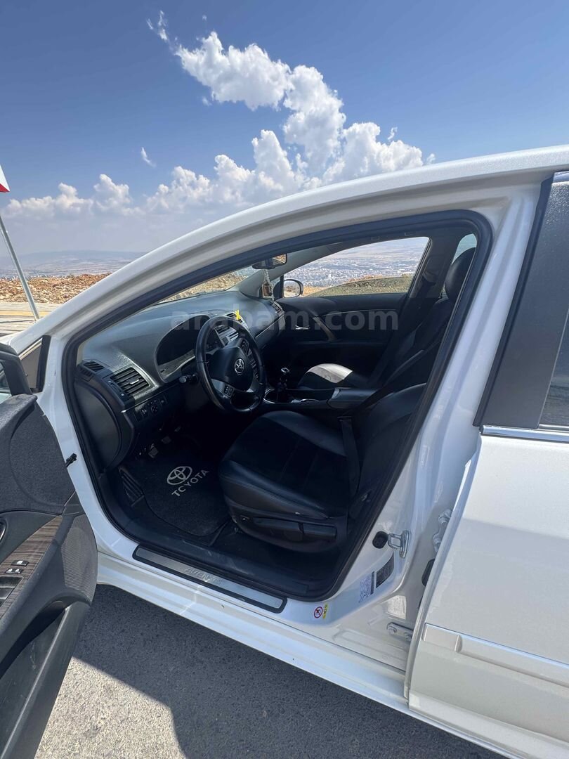 Sahibinden Toyota Avensis 1.6 Advance 2015 Model 220.000 km Beyaz 4
