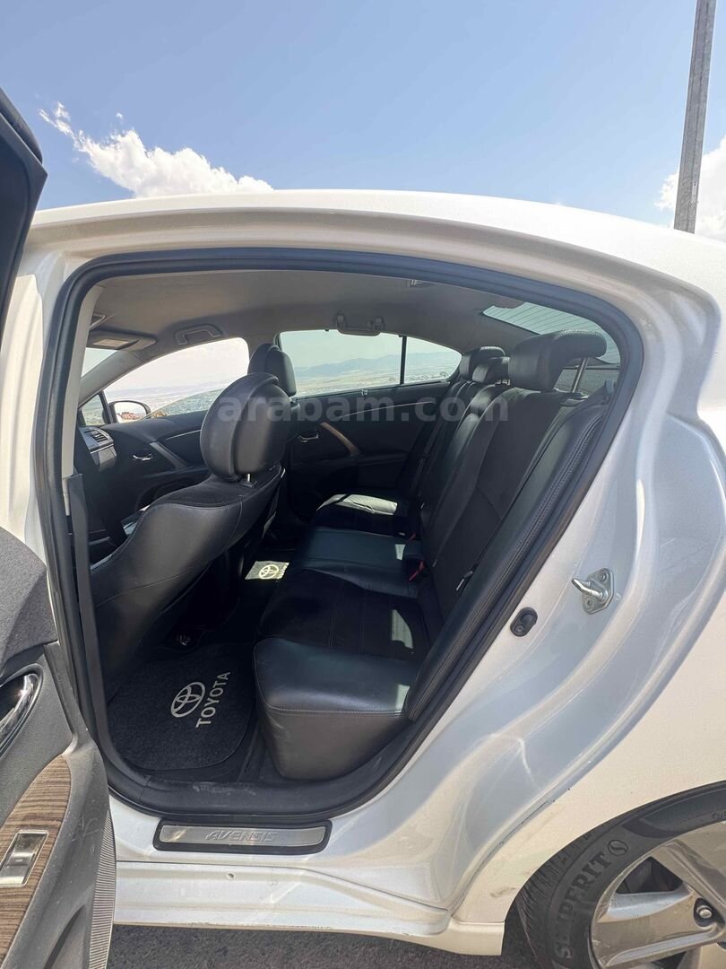 Sahibinden Toyota Avensis 1.6 Advance 2015 Model 220.000 km Beyaz 3