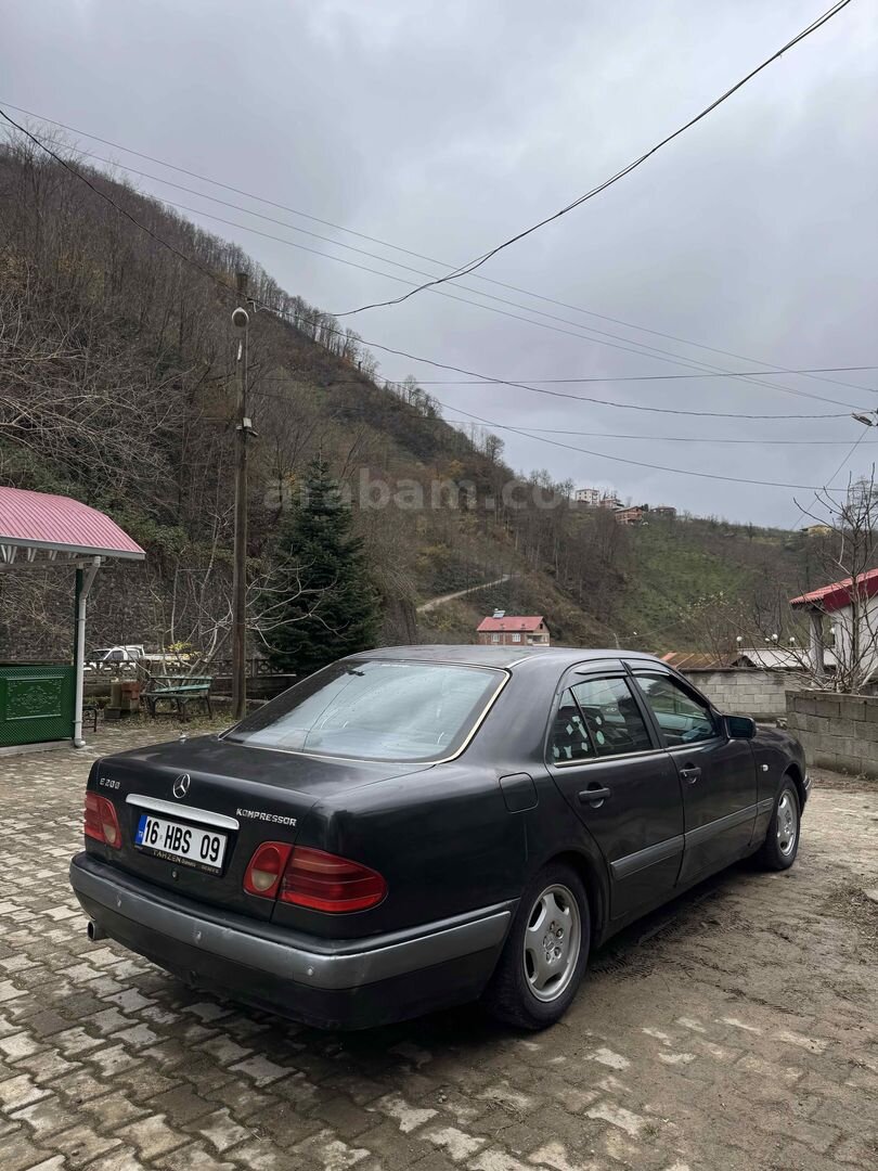 Mercedes-Benz W210 E200 1996 7