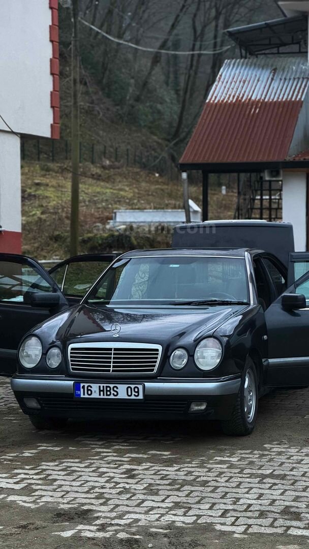 Mercedes-Benz W210 E200 1996 4