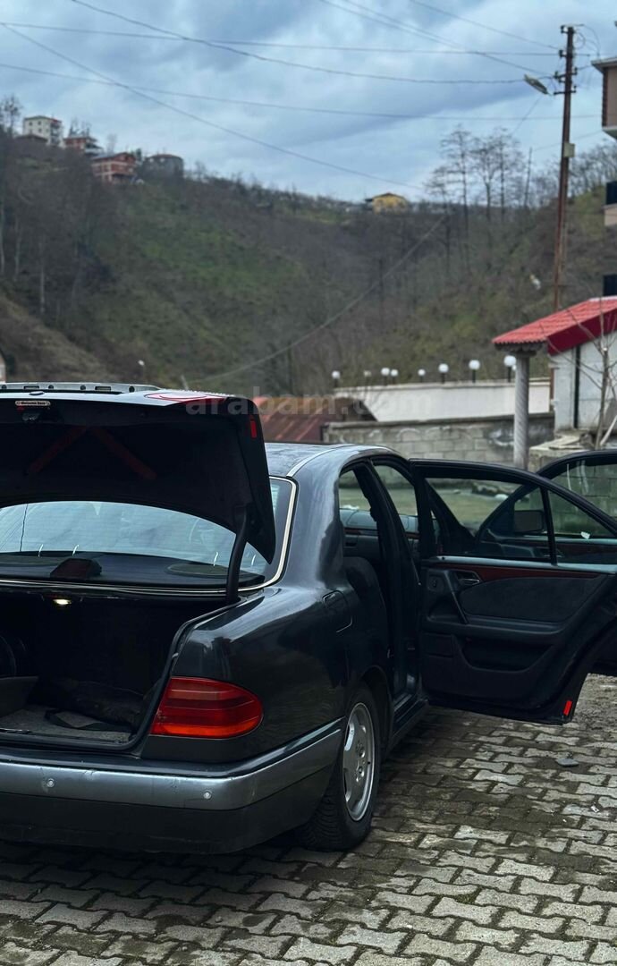 Mercedes-Benz W210 E200 1996 5