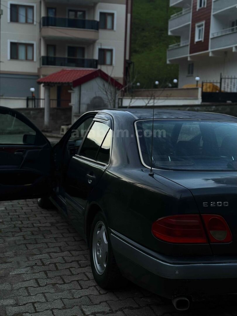Mercedes-Benz W210 E200 1996 3