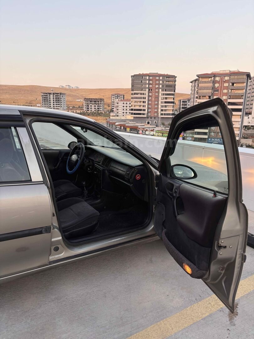 Galeriden Opel Vectra 2.0 CD 1997 Model Gaziantep 6