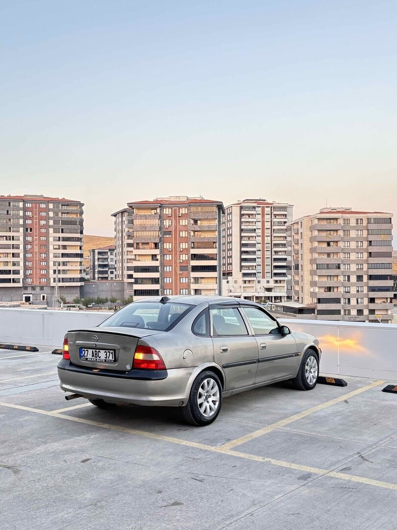 Galeriden Opel Vectra 2.0 CD 1997 Model Gaziantep 3